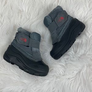 The North Face toddler snow boot size 6